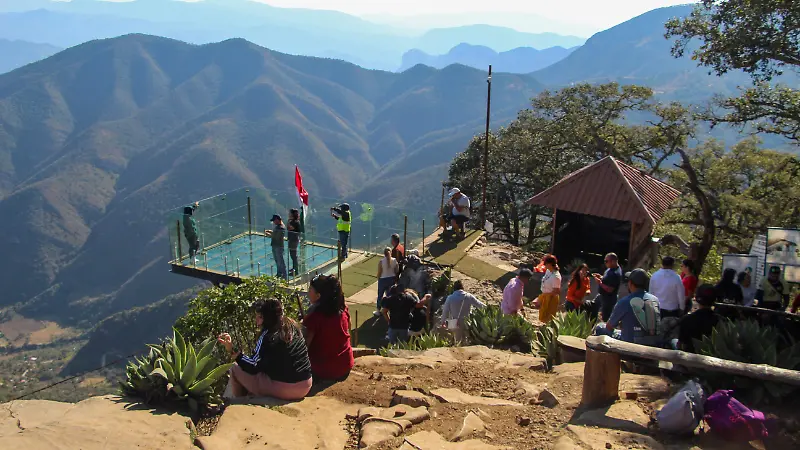 260103_MIRADOR DE CRISTAL PINAL DE AMOLES_IS